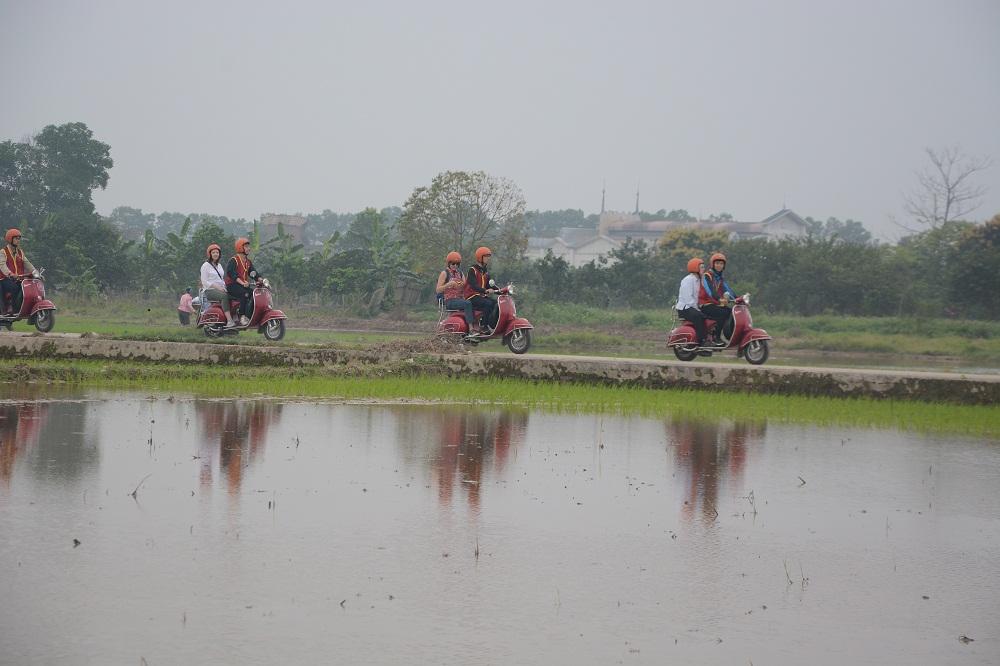 Hanoi Countryside Vespa Tour: Red River Delta & Co Loa Ancient Citadel