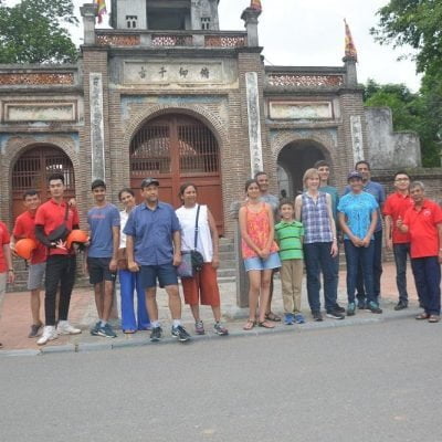 From landmarks to local life — all in one ride.