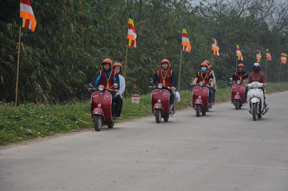 Hanoi Countryside Vespa Tour: Red River Delta & Co Loa Ancient Citadel