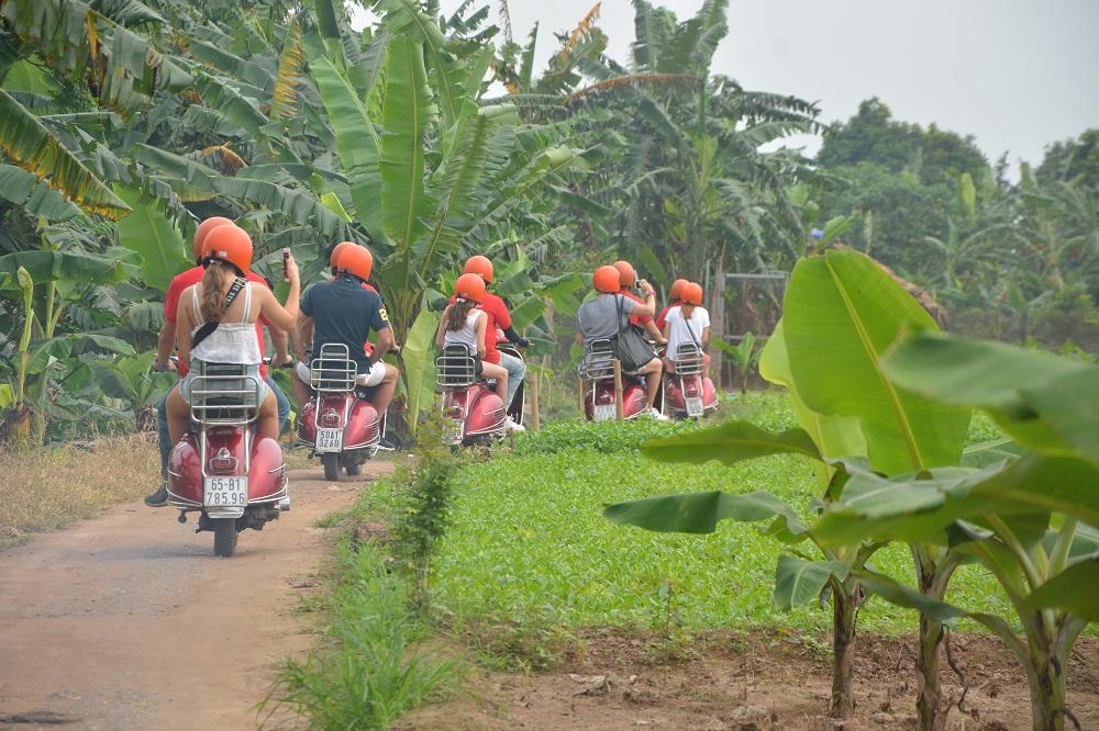 Hanoi Countryside Vespa Tour: Red River Delta & Co Loa Ancient Citadel